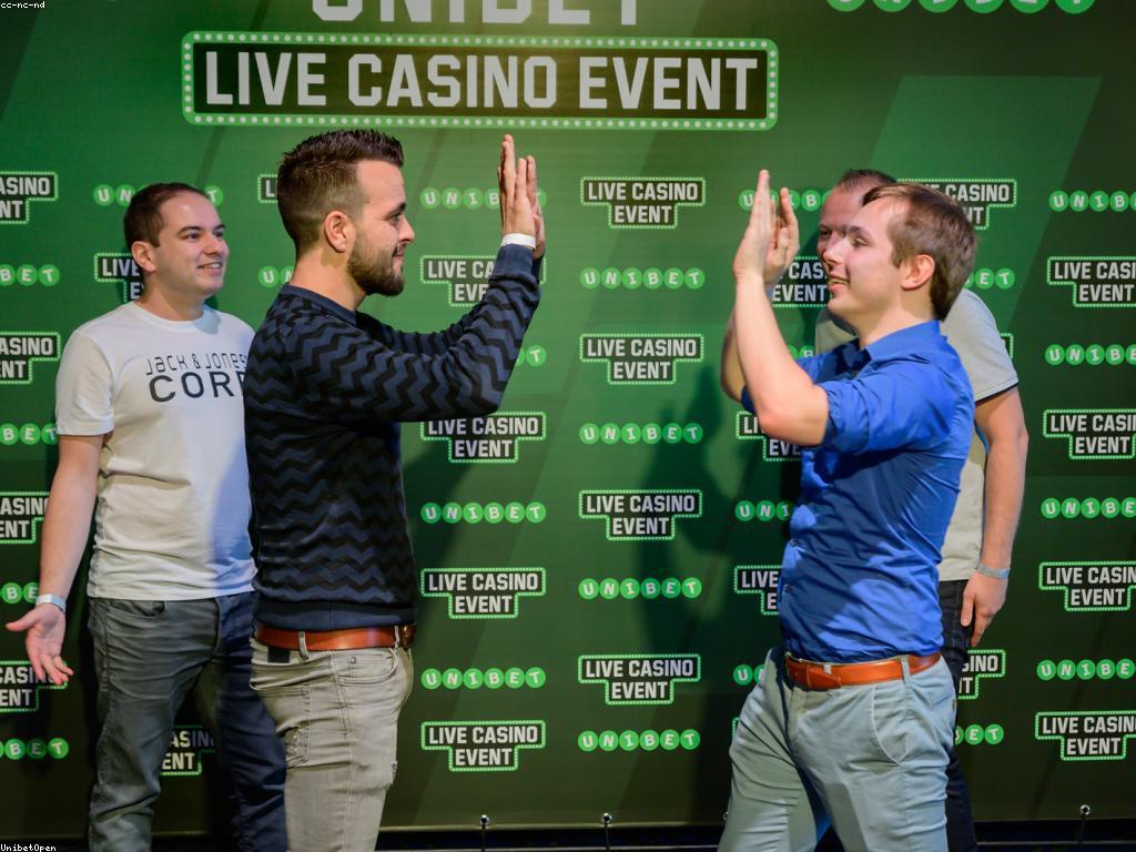 ការពិនិត្យស្លុត: ព័ត៌មានឱ្យយល់ពីច្បាប់ និងល្បែង